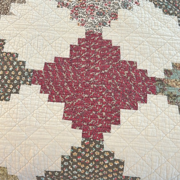 Quilt Patchwork King Bedspread in Cream Brown Green Red Vintage Family Estate - Picture 7 of 10